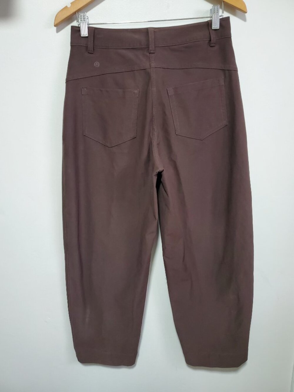 LULULEMON City Sleek Hi-Rise 27" Barrel-Leg Pant Espresso Sz 28 Light Utilitech - Picture 9 of 14